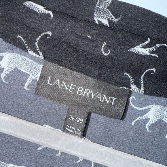 Lane Bryant sheer cheetah print hidden button split back blouse Size 26/28 EUC - Picture 3 of 7